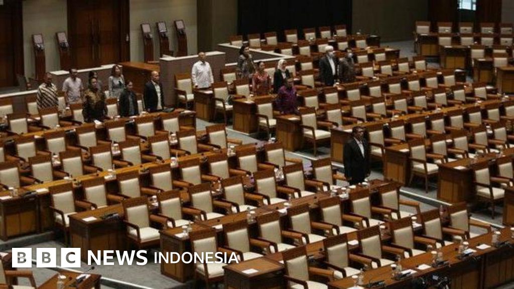 Gaji dan tunjangan anggota DPR lebih Rp100 juta per bulan –  ‘Tidak patut saat masyarakat kesulitan ekonomi’ – BBC News Indonesia